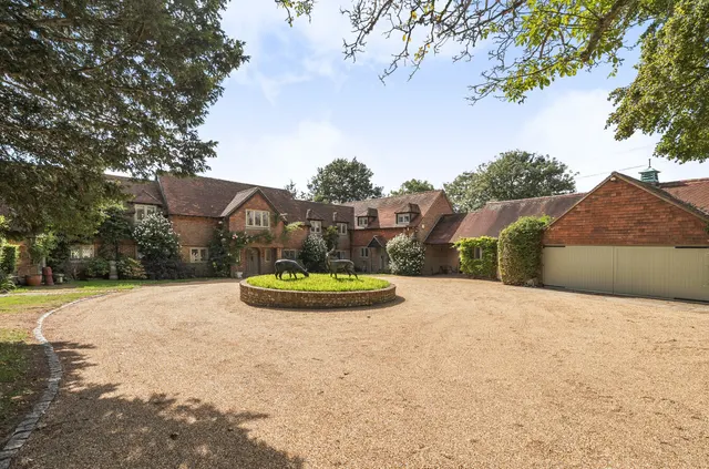 Eastland Gate, Lovedean, PO8, photo 3