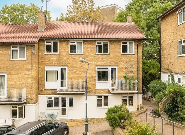 Sydmons Court, Honor Oak, SE23, photo 1
