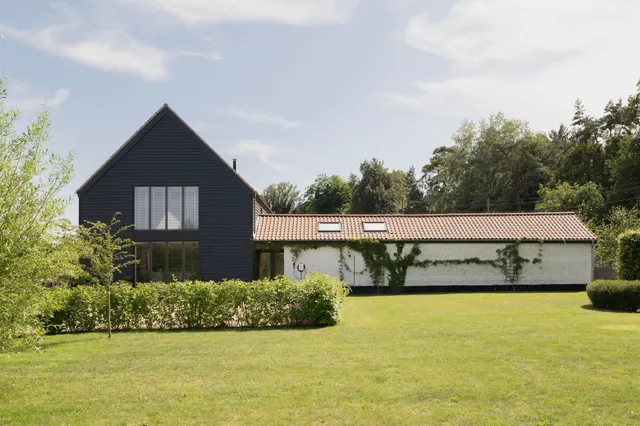 Eastmere Barn, Wretham, photo 1