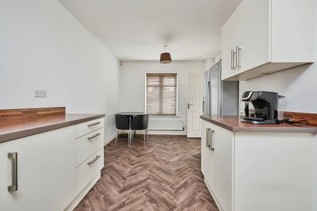 Brooker Avenue, Peterborough, PE4, photo 2
