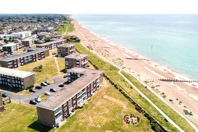 Rustington, Littlehampton, BN16, photo 1