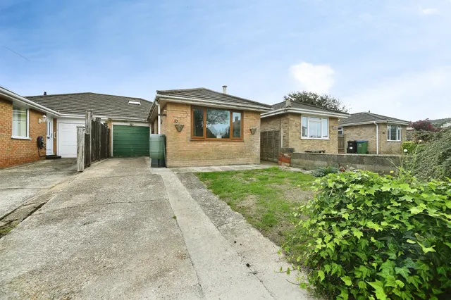 Cornwall Avenue, Peacehaven, photo 1