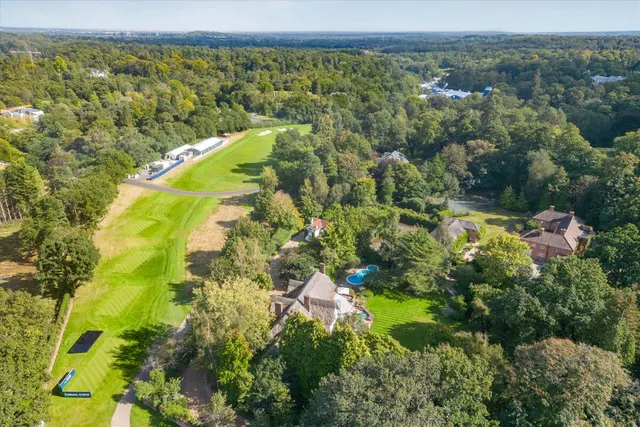 Wentworth Drive, Wentworth, GU25, photo 2