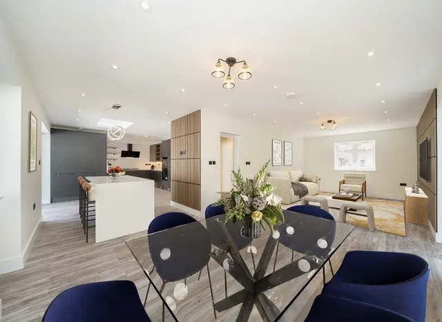 Photo 2 — Ingleway, North Finchley, N12