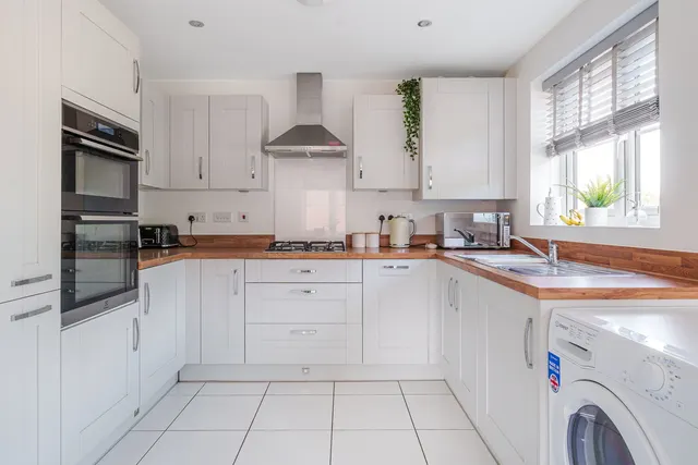 Photo 2 — Babington Close, Bowerhill, Melksham