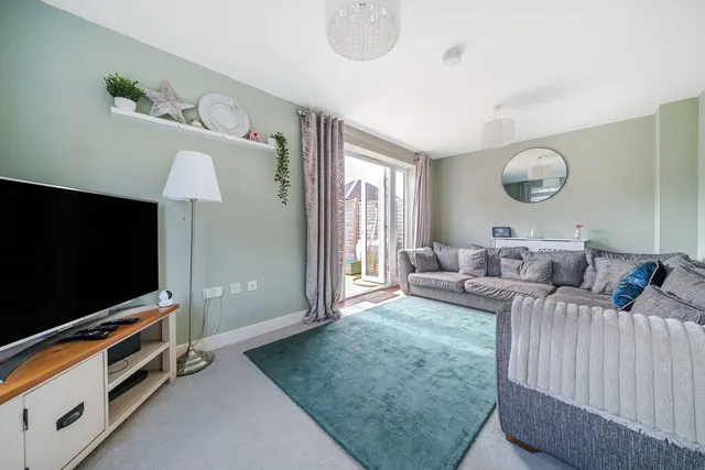 Photo 3 — Babington Close, Bowerhill, Melksham