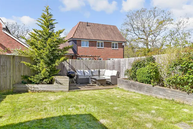 Hawking Drive, Cranleigh, GU6, photo 2