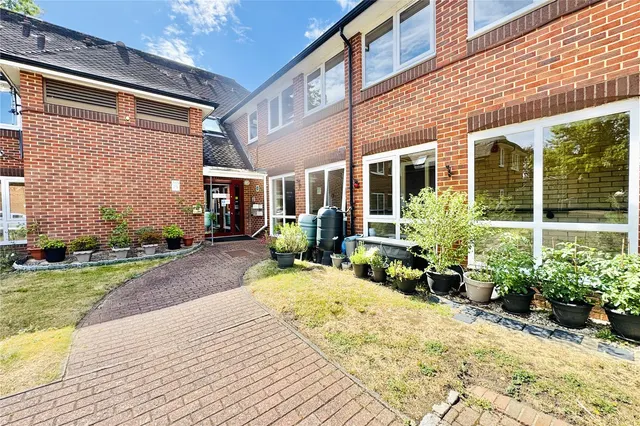 Appley Drive, Camberley, Surrey, GU15 3JG, photo 1