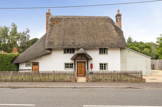 Oxford Road, Sutton Scotney, SO21, photo 1
