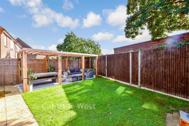 Walwyn Close, PO20, photo 2