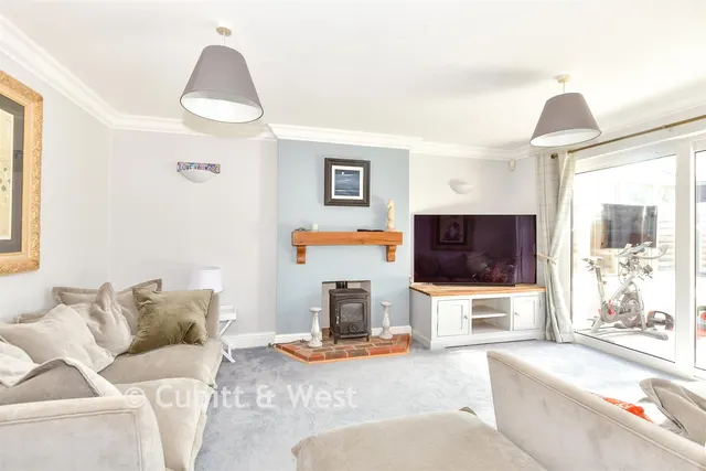 Walwyn Close, PO20, photo 3