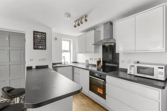 Pinions Road, High Wycombe, HP13, photo 3