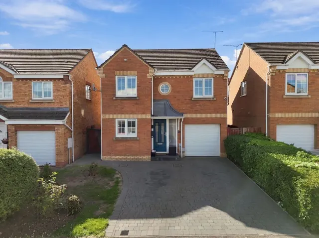 4 bedroom house, Redwing Close, Stevenage