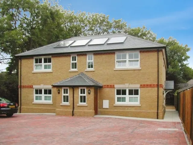 Victoria Street, Englefield Green, TW20, photo 1
