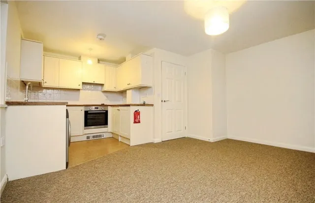 Victoria Street, Englefield Green, TW20, photo 3