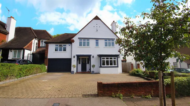 Luctons Avenue, Buckhurst Hill, photo 1