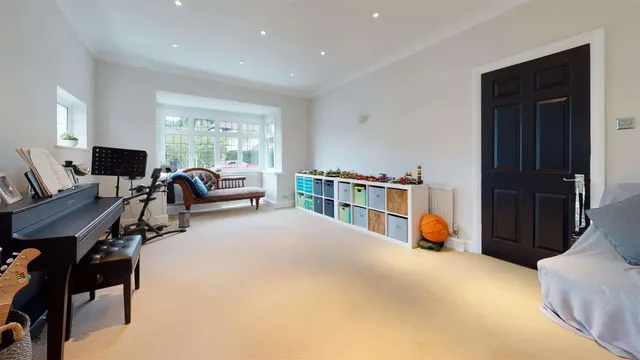 Photo 2 — Luctons Avenue, Buckhurst Hill