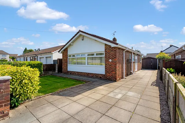 Hill View, Widnes, Widnes, WA8 9AL, photo 1