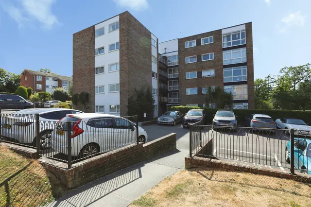 Paddockhall Road, Haywards Heath, photo 1