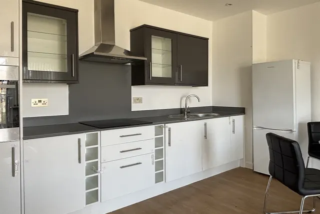 Buckingham Gardens, Slough, SL1, photo 1