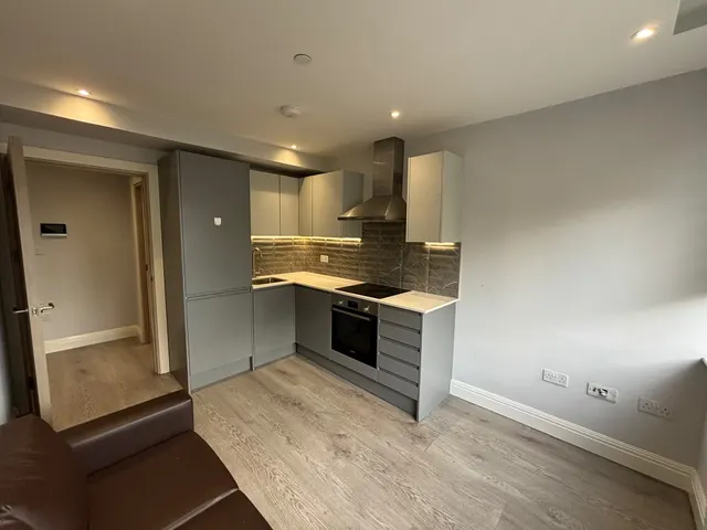 Barking Road, London, E13, photo 3
