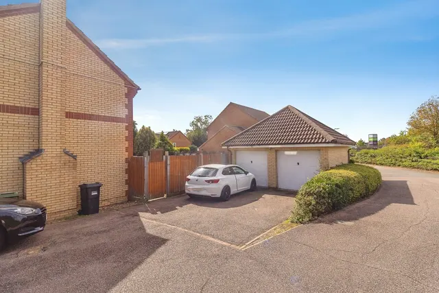 Kirkstall Place, Oldbrook, MK6, photo 3