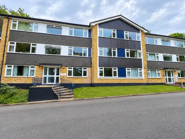 Trenholme Court, CR3, photo 1