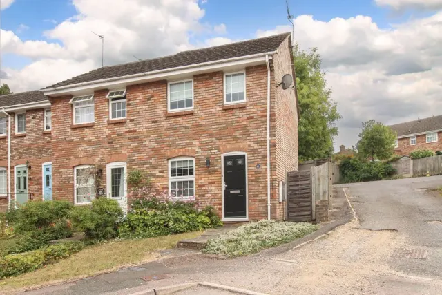 Grove Gardens, Tring, Hertfordshire, HP23 5PY, photo 1