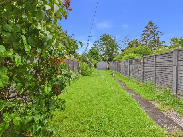 Photo 3 — Harewood Avenue, Hull, East Yorkshire, HU9