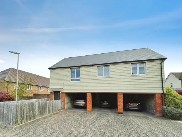 Coltsfoot Way, Basingstoke, Basingstoke, RG23 7FH, photo 1