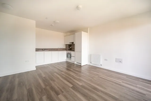 Photo 2 — Flat 107, Cornwell House, London