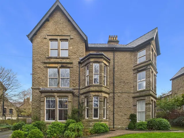 College Road, Buxton, photo 1