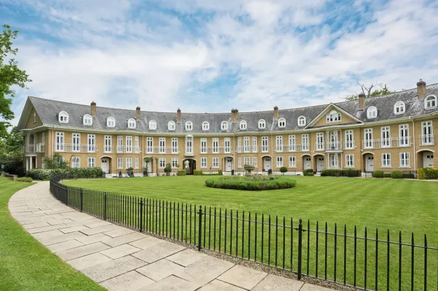 Lakeside Grange, Weybridge, Surrey, KT13, photo 1