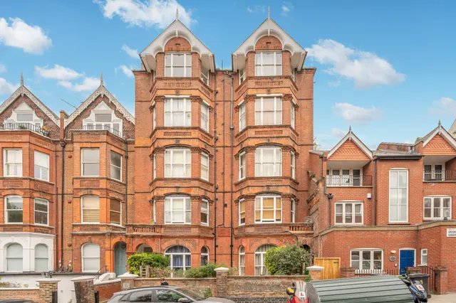 London, NW6, photo 1