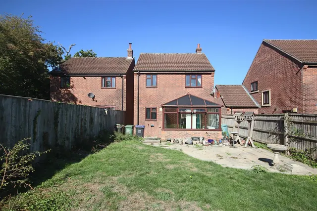 Farmhouse Drive, Chippenham, photo 2