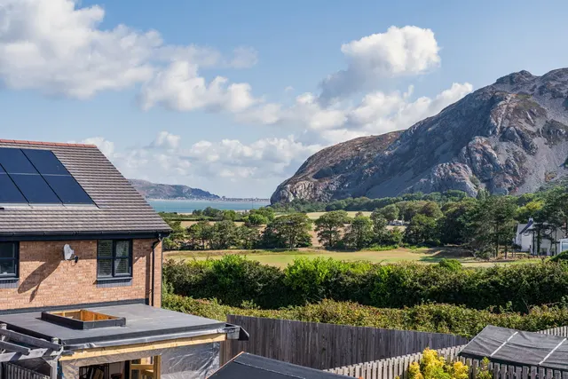 Photo 2 — Gwel Y Mor, Dwygyfylchi, Penmaenmawr, LL34 6SB