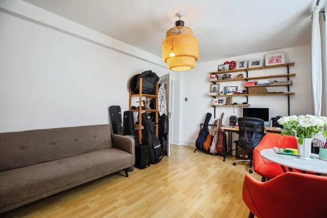 William Bonney Estate, London, SW4, photo 2