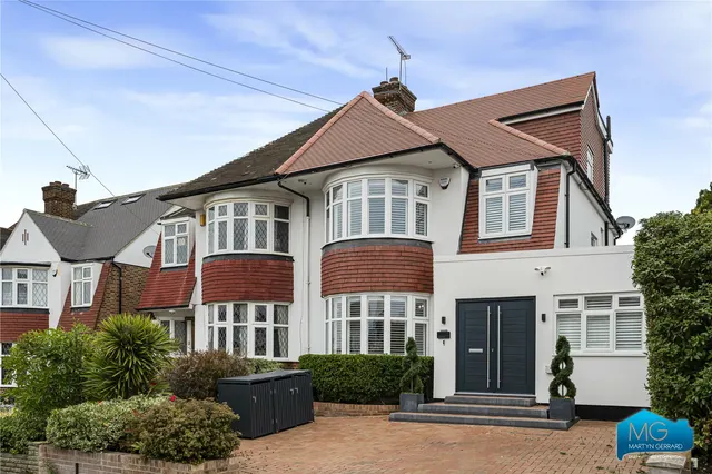 Holly Hill, London, N21, photo 1