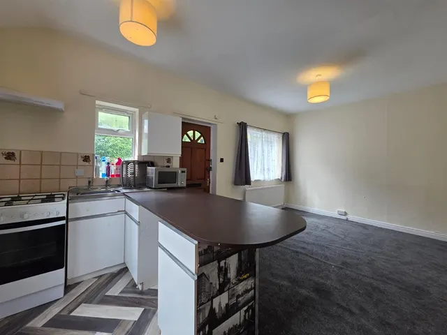 Photo 3 — 13 Park Avenue, Scarborough YO12 4AG