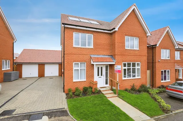 4 bedroom house, Violet Way, Hailsham, BN27