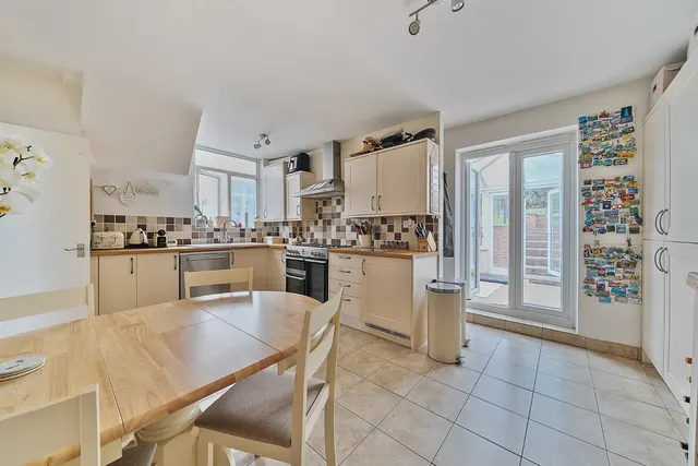 Warland Road, SE18, photo 1