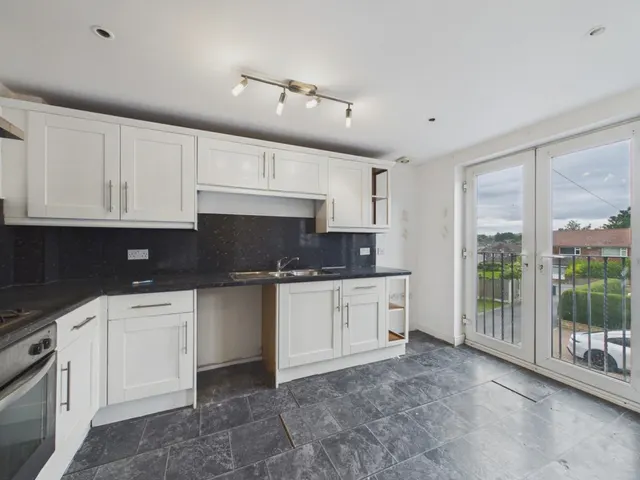 Meadstead Fold, Royston, photo 1