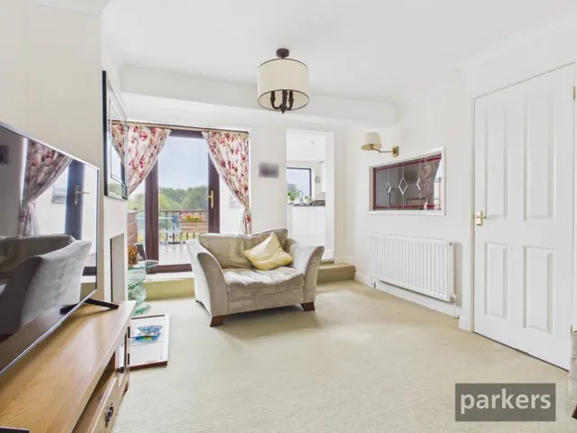 Crawley Road, Witney, OX28, photo 2