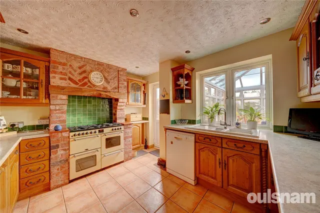 Photo 2 — Brantwood Road, Droitwich, Worcestershire, WR9 7RR