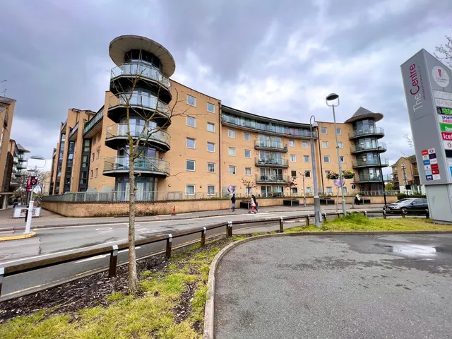 Highfield Road, Feltham, TW13 4GS, photo 1