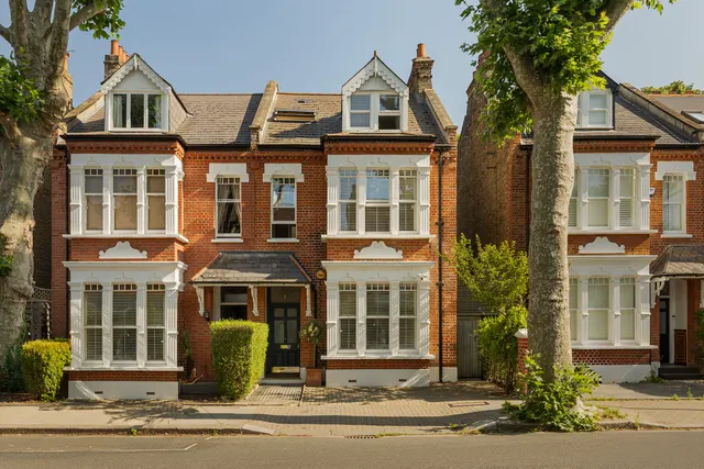 Thornton Avenue, Chiswick, West London, photo 1