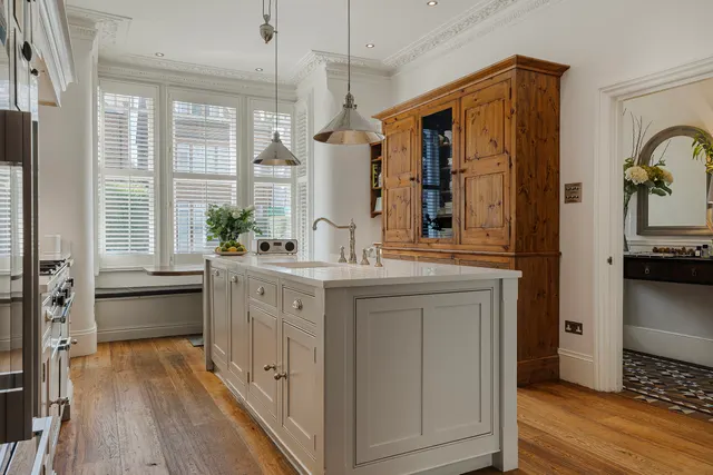 Photo 2 — Thornton Avenue, Chiswick, West London