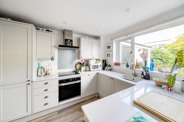 Cavalry Crescent, Windsor, SL4, photo 2