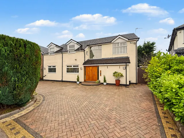 Ferndale Avenue, Whitefield, M45, photo 1