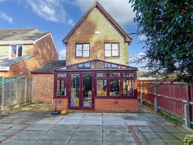 Larkspur Close, Littlehampton, photo 3